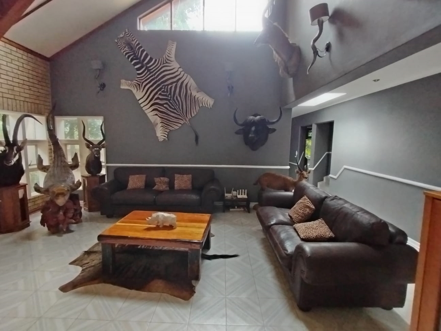 5 Bedroom Property for Sale in Safari Gardens North West